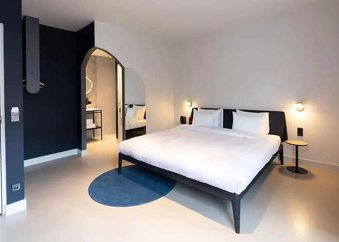 מלון Conscious Museum Square 4*