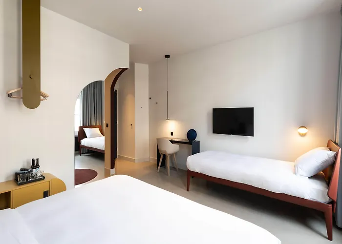 מלון Conscious Museum Square 4*