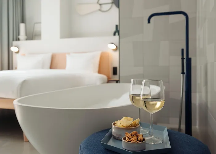 Conscious Museum Square מלון