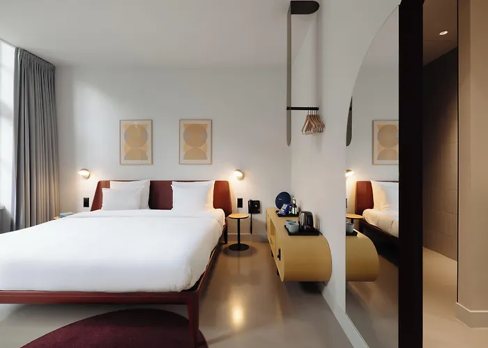 Conscious Museum Square מלון