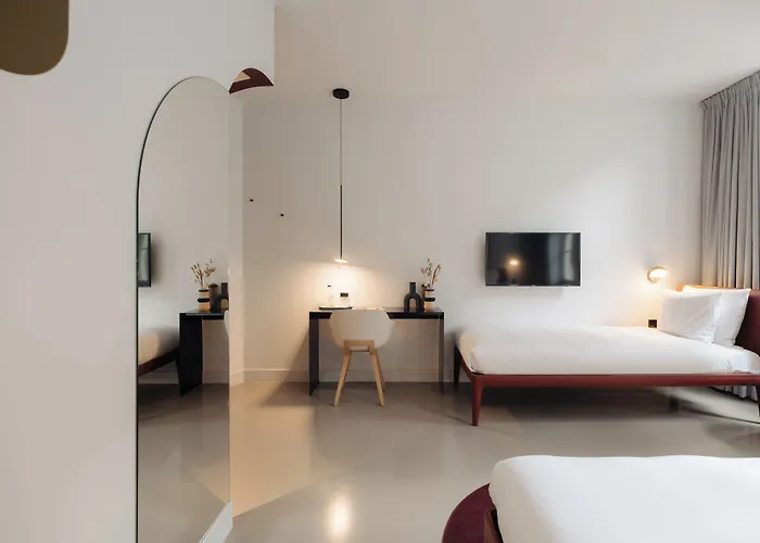 Conscious Museum Square מלון