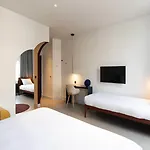 Hotell Conscious Museum Square 4*